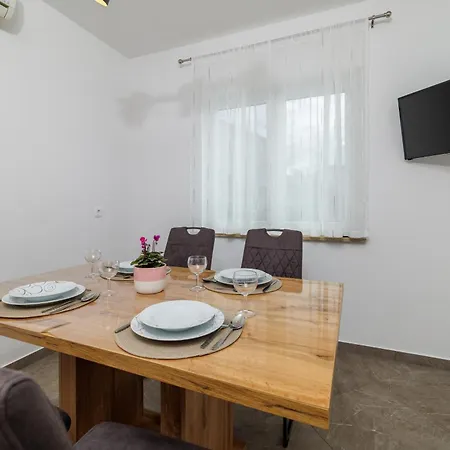 Maja 3 For 4 Persons Near Appartement Dramalj