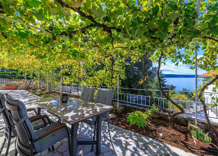 Maja 3 For 4 Persons Near