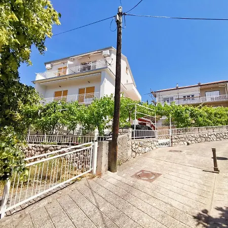 Appartamento Maja 3 For 4 Persons Near