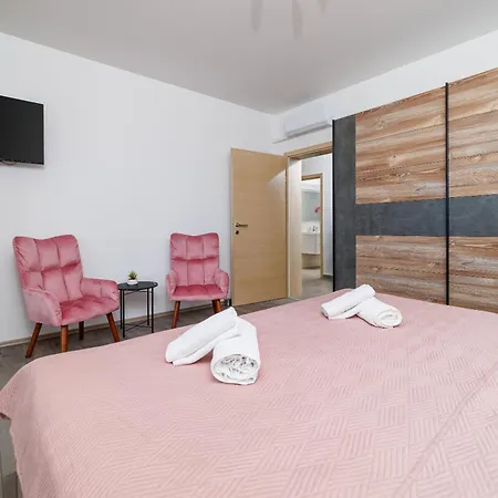 Maja 3 For 4 Persons Near * Dramalj