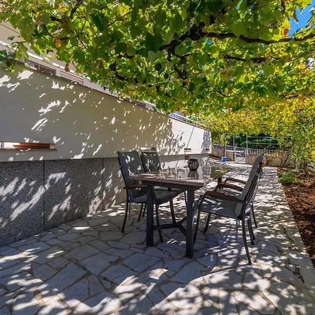Maja 3 For 4 Persons Near * Dramalj
