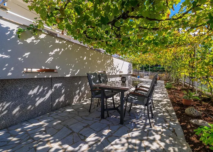 Maja 3 For 4 Persons Near * Dramalj